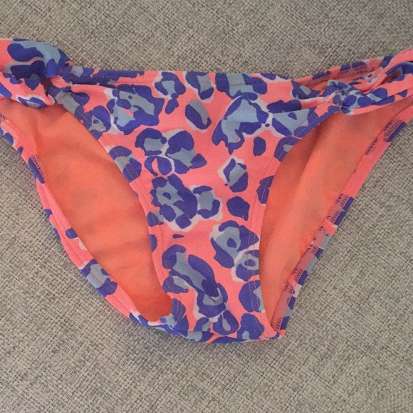 NWOT bikini bottoms. Gianni Bini - Picture 1 of 4